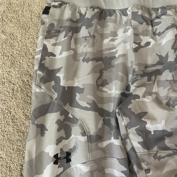 Under Armour Camo Joggers - NWOT - Picture 2 of 4